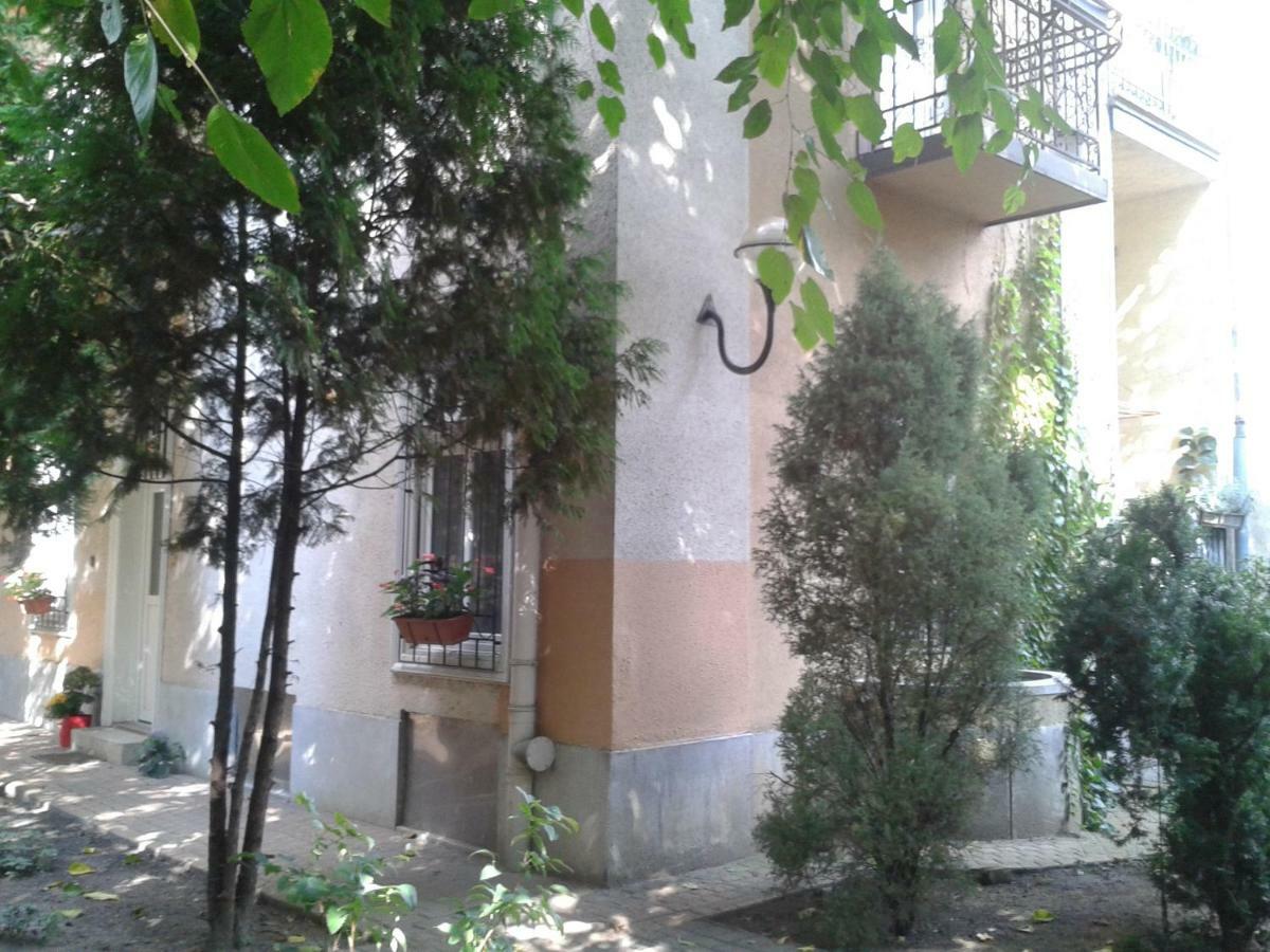 Lily Apartment